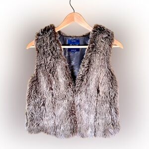 Madewell Women’s Faux Fur V-Neck Vest